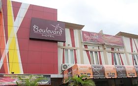 Boulevard Hotel