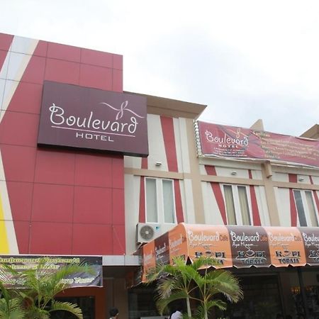 Boulevard Hotel Makassar Bagian luar foto